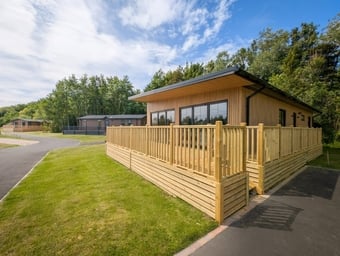Brand New 2025 luxury lodge 22x45 at the gateway to the Lakes!