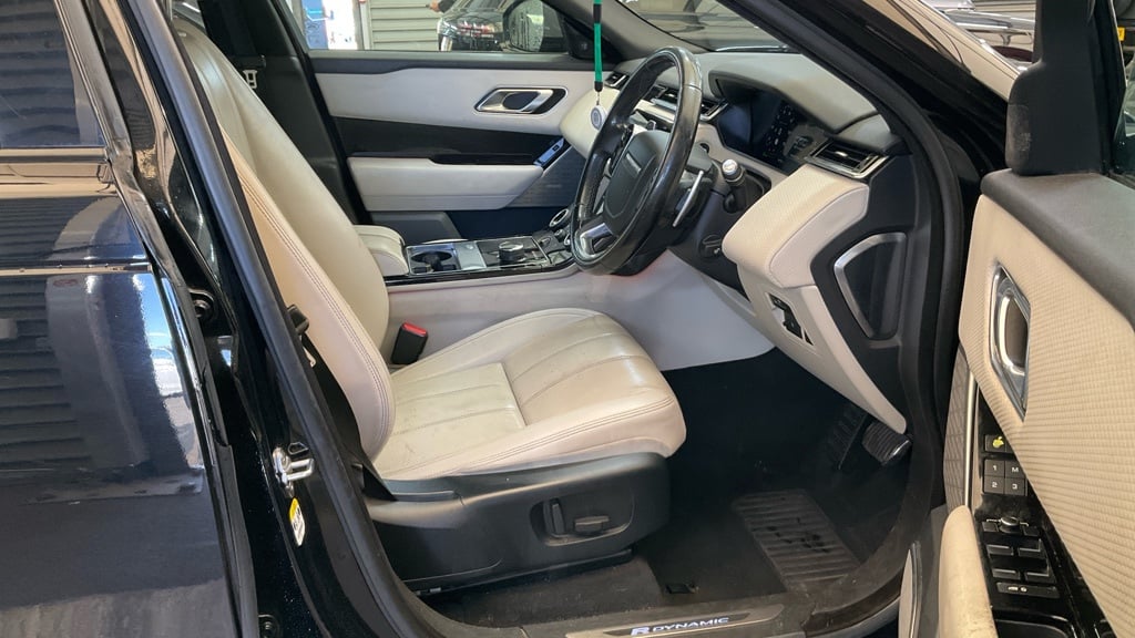 [ berth ]Land Rover Range Rover Velar