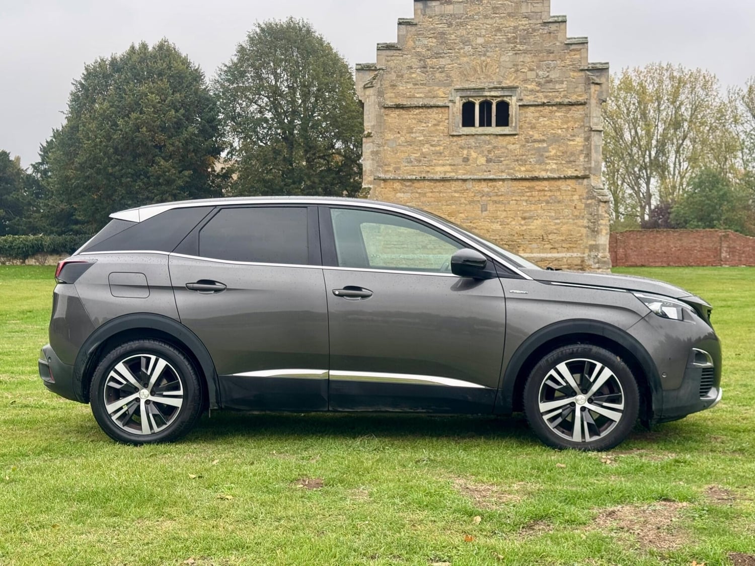 [ berth ]Peugeot 3008