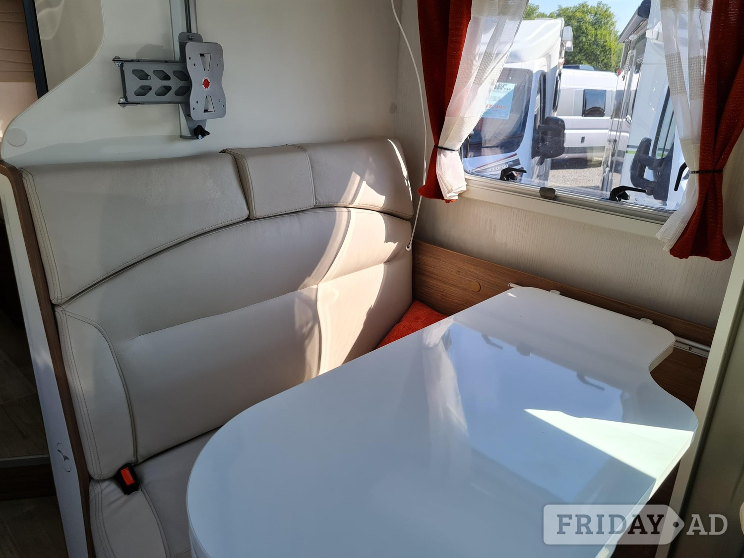 Pilote Pacific P650GJ Essentiel 2021 for sale - Motorhomes & Caravans in Highbridge