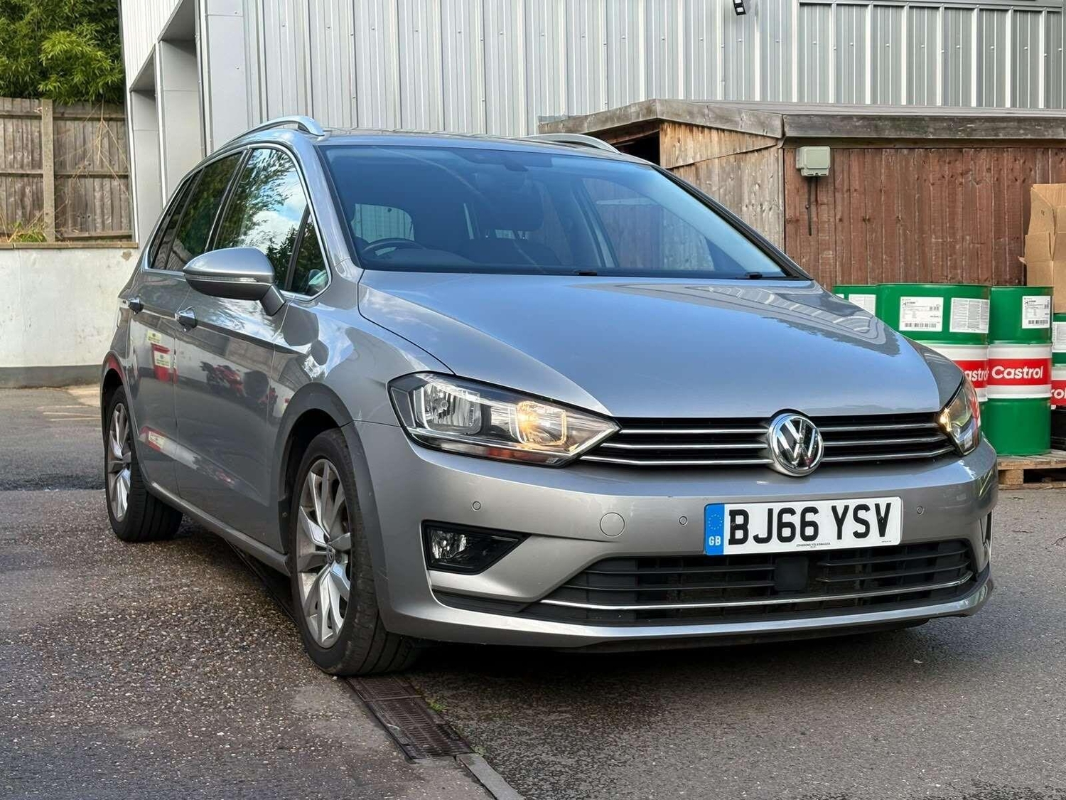 [ berth ]Volkswagen Golf SV