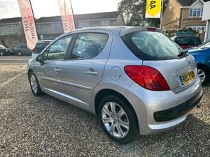 Peugeot 207 2009 - Cars