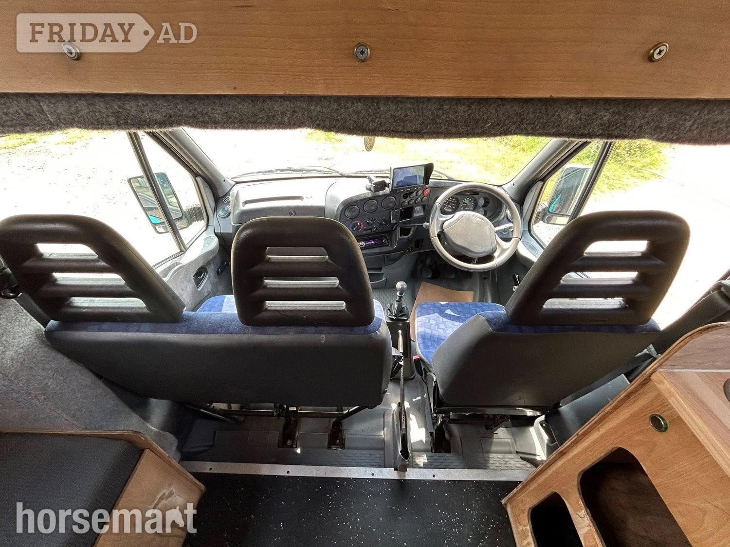 Peper Harow Trophy Twin SWB Iveco-ford Horsebox - Trailers & Horseboxes in Godalming
