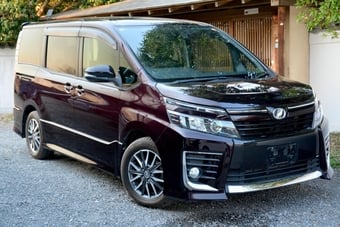 Toyota Voxy 2014