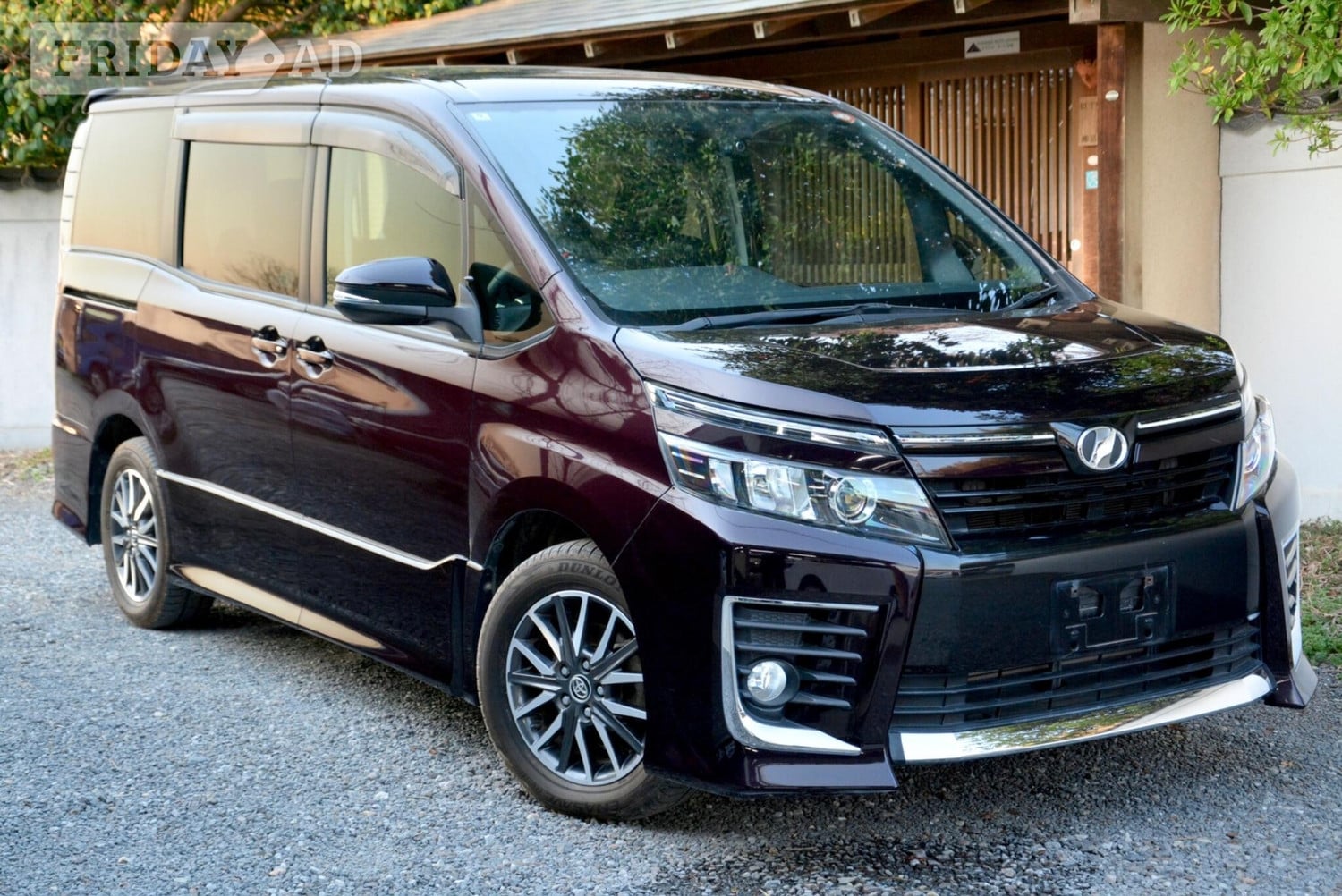 Toyota Voxy 2014 in Chingford