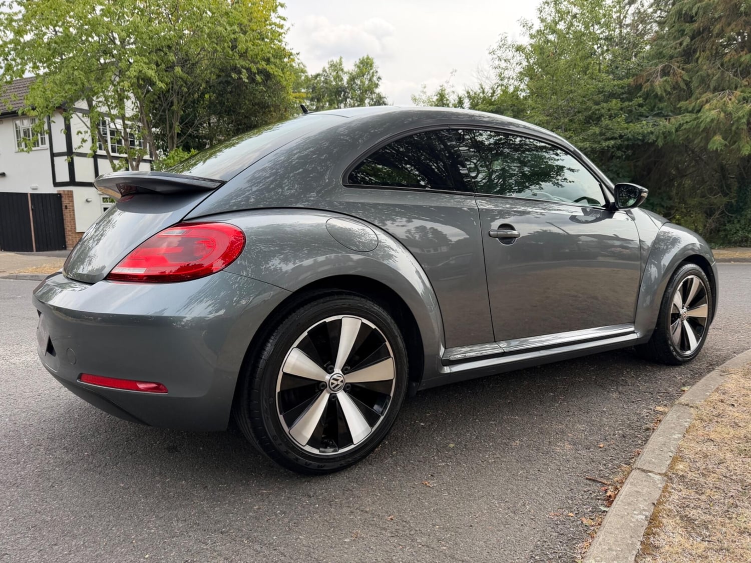 Volkswagen Beetle 2016 - Cars