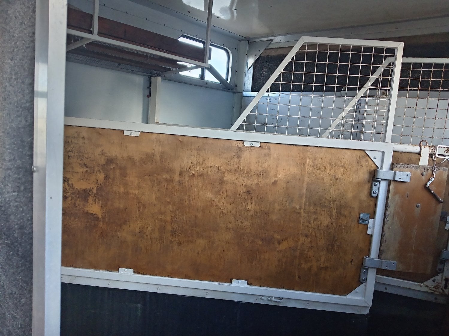 Horsebox Internal Partitions, Rear Safety Gates &amp; Rug Rack Set