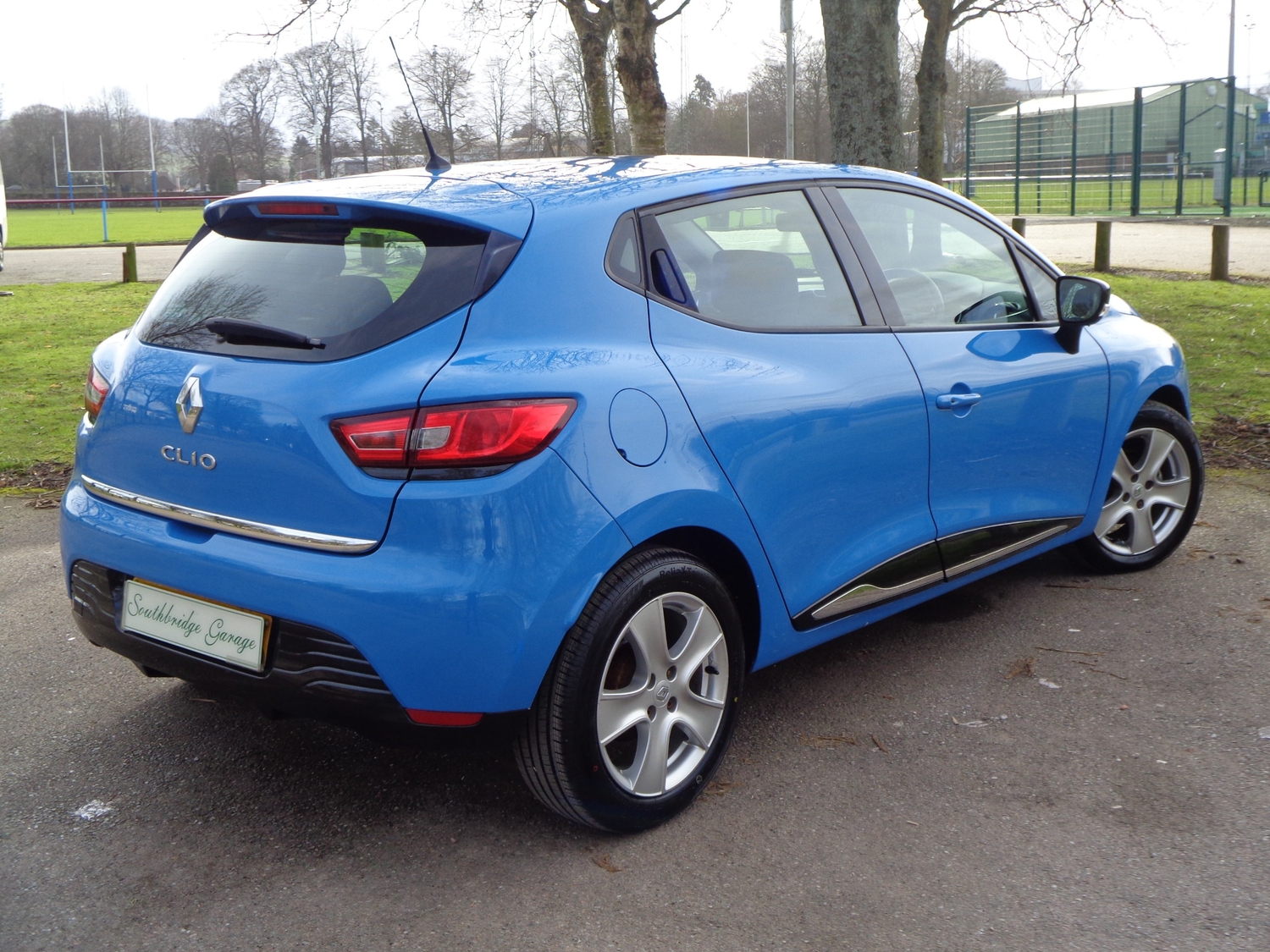[ berth ]Renault Clio