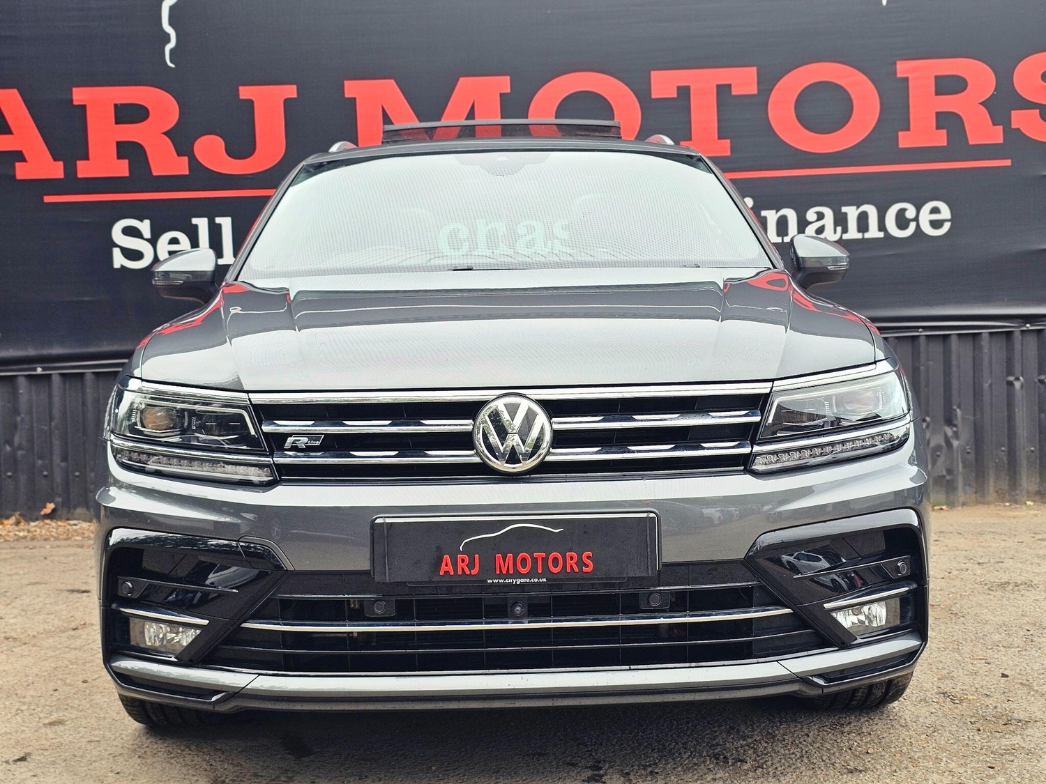 Volkswagen Tiguan 2020 - Cars