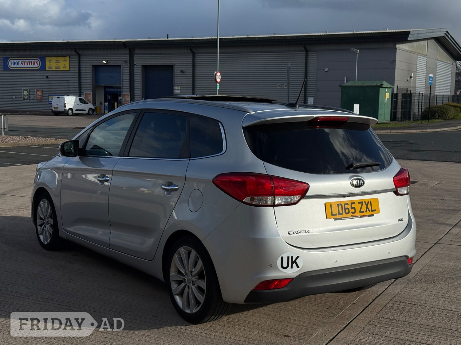 Kia Carens 2015 - Cars