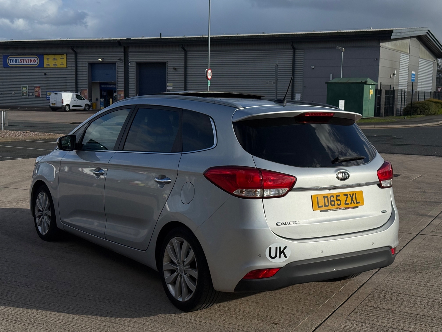 Kia Carens 2015 - Cars
