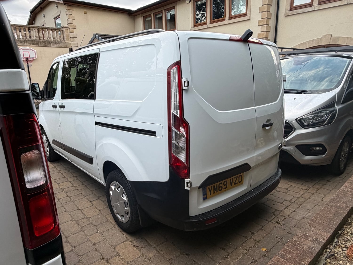 [ berth ]Ford Transit Custom
