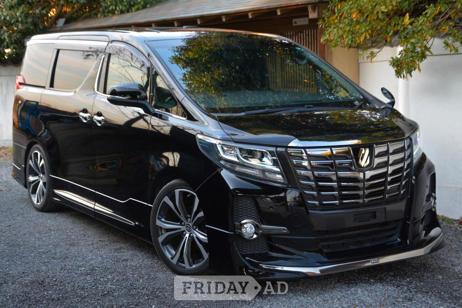 Toyota Alphard 2017 in Chingford