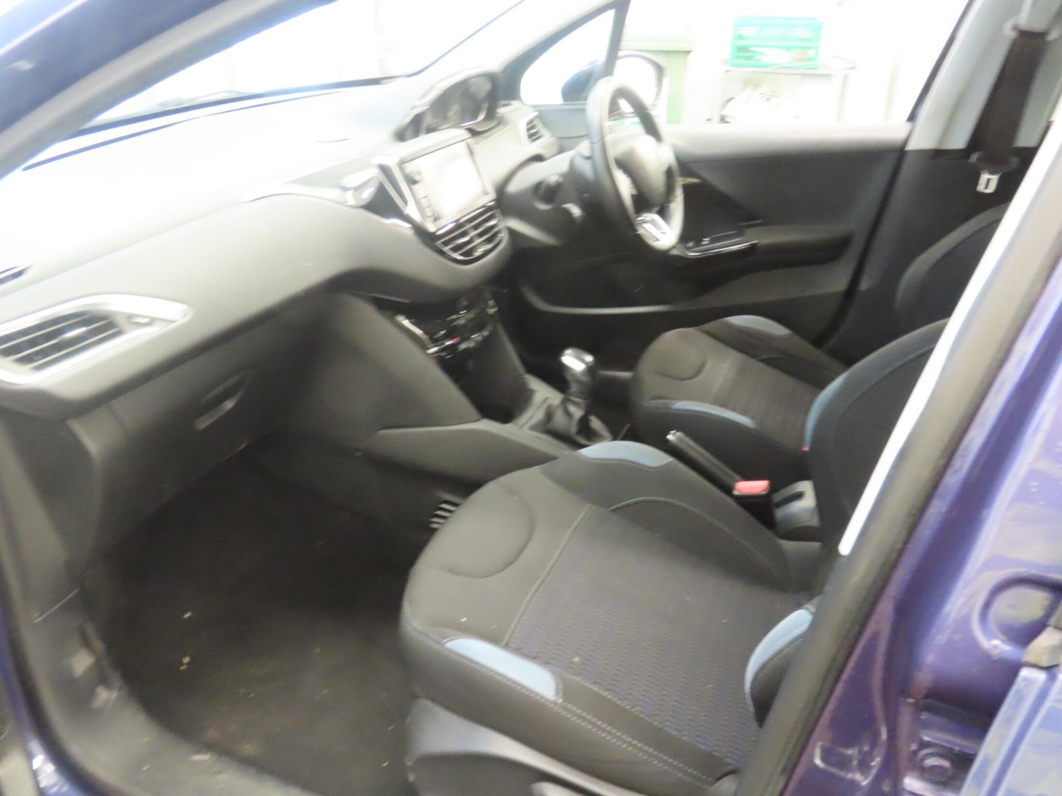 [ berth ]Peugeot 208