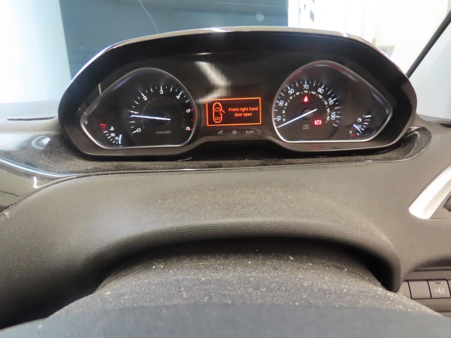 Peugeot 208 2014 - Cars