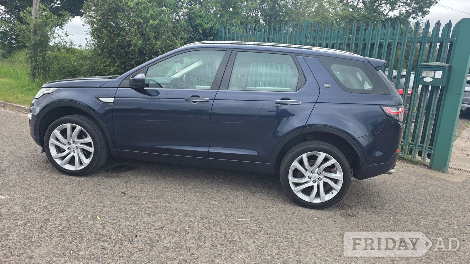 [ berth ]Land Rover Discovery Sport