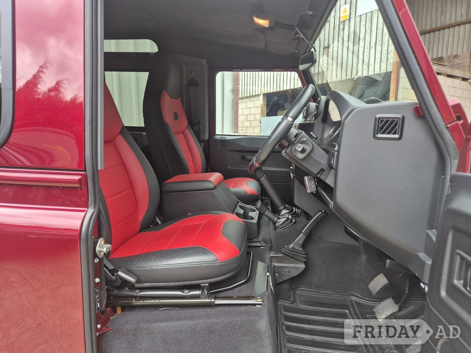 Land Rover Defender 90 2015 - Cars