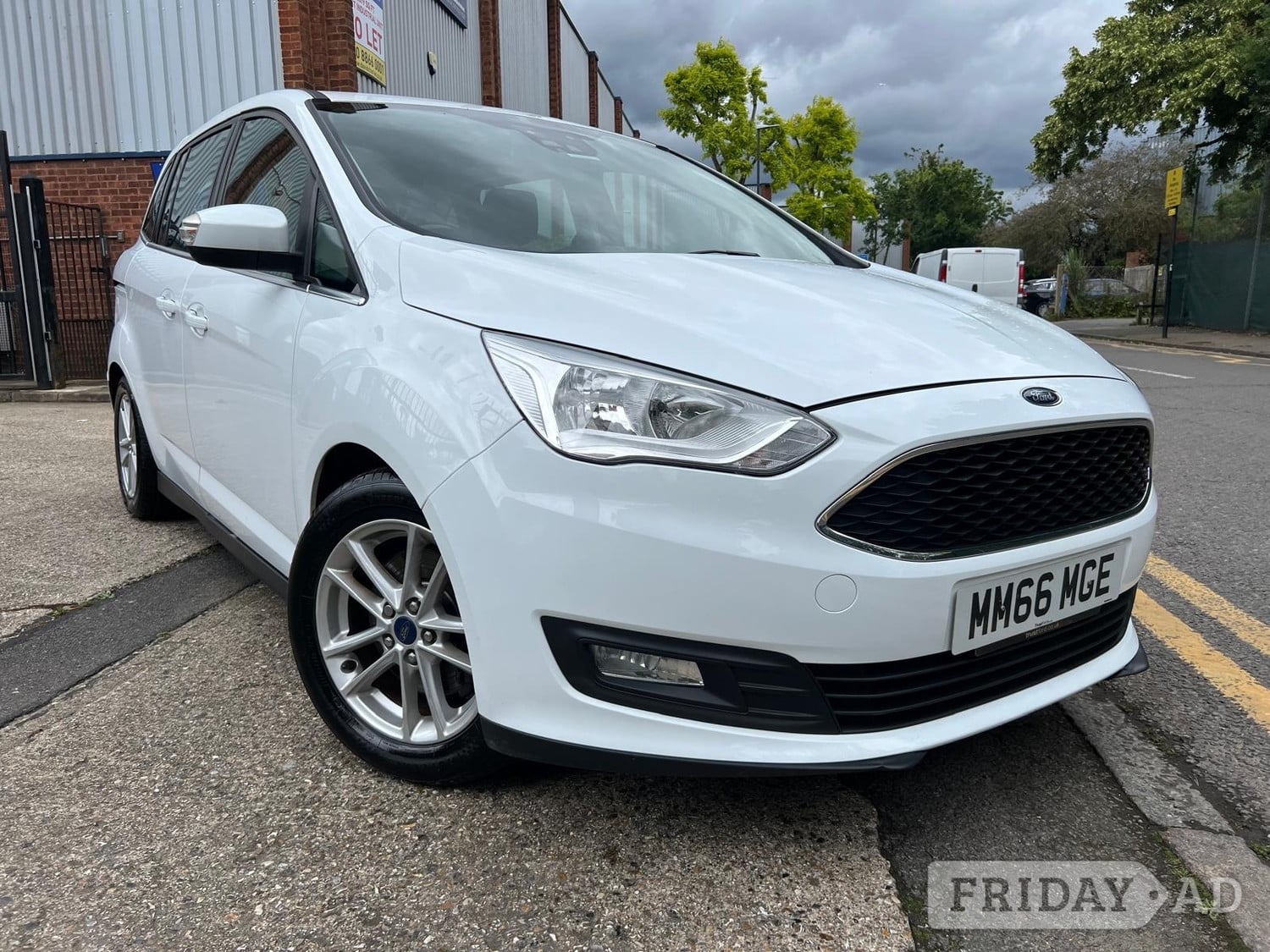 Ford Grand C-MAX 2017 in Harrow