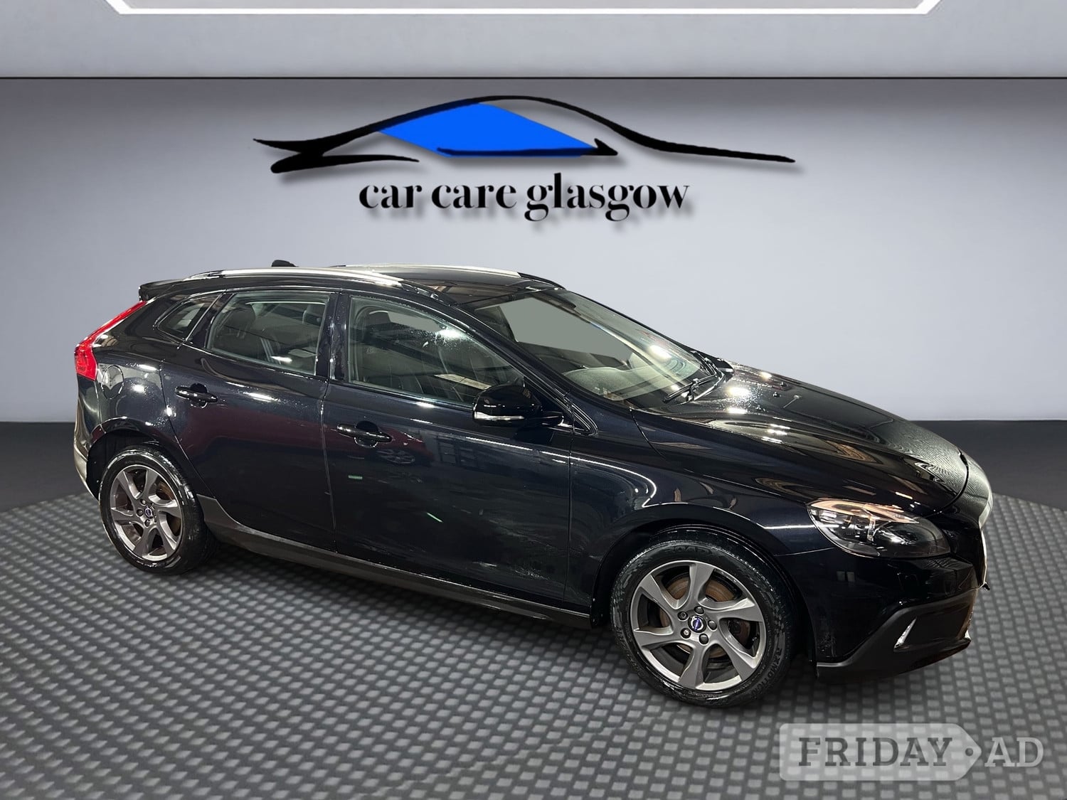 Volvo V40 Cross Country 2015 in Glasgow