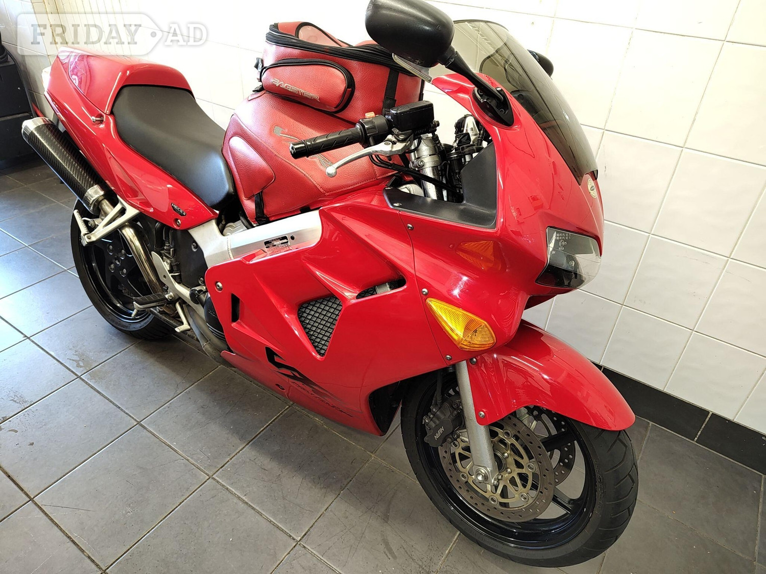 Honda VFR 2000 - Motorbikes, Scooters & Quads