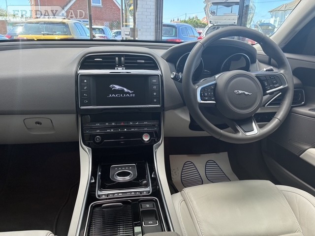 Jaguar XE 2017 - Cars in Pevensey