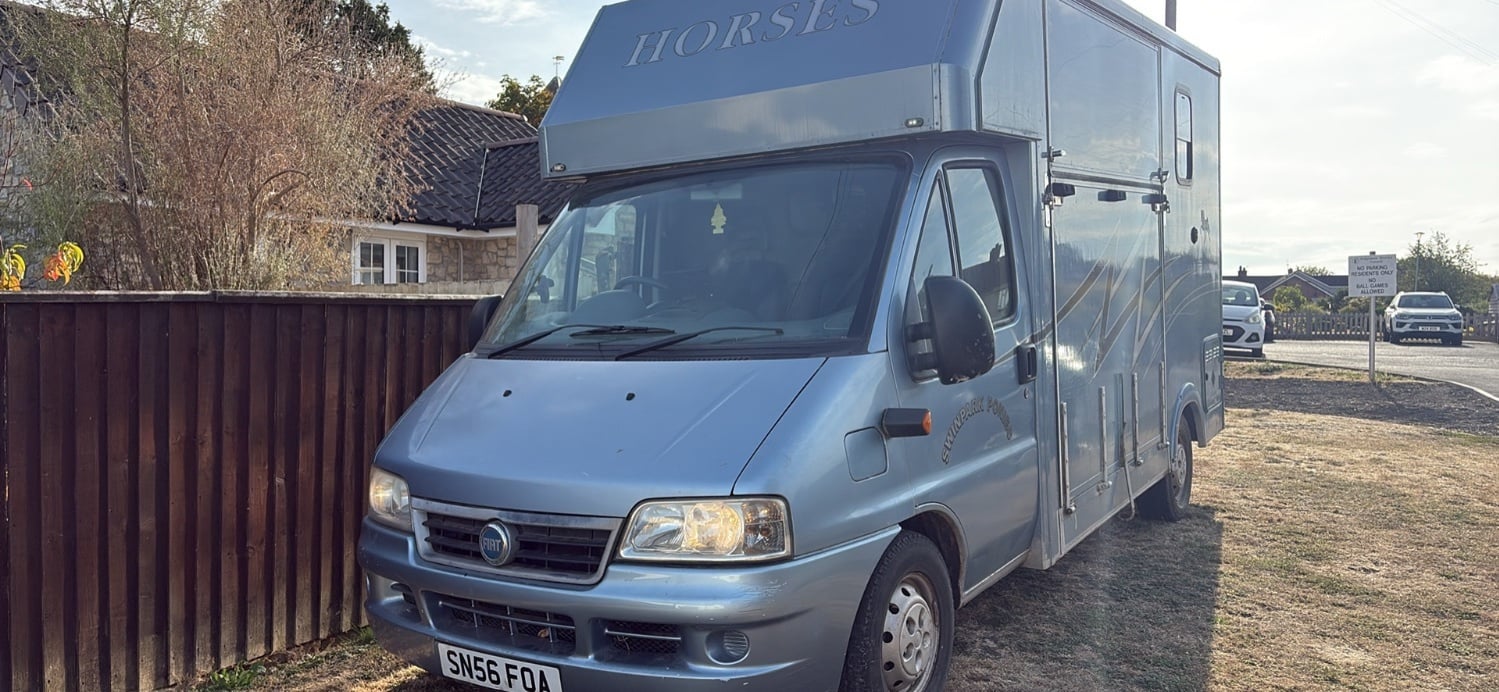 J j wood horse boxes  Puriton