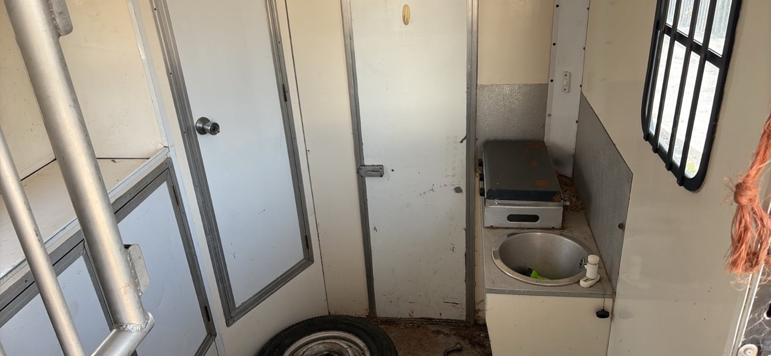 J j wood horse boxes   Fiat Horsebox - Trailers & Horseboxes