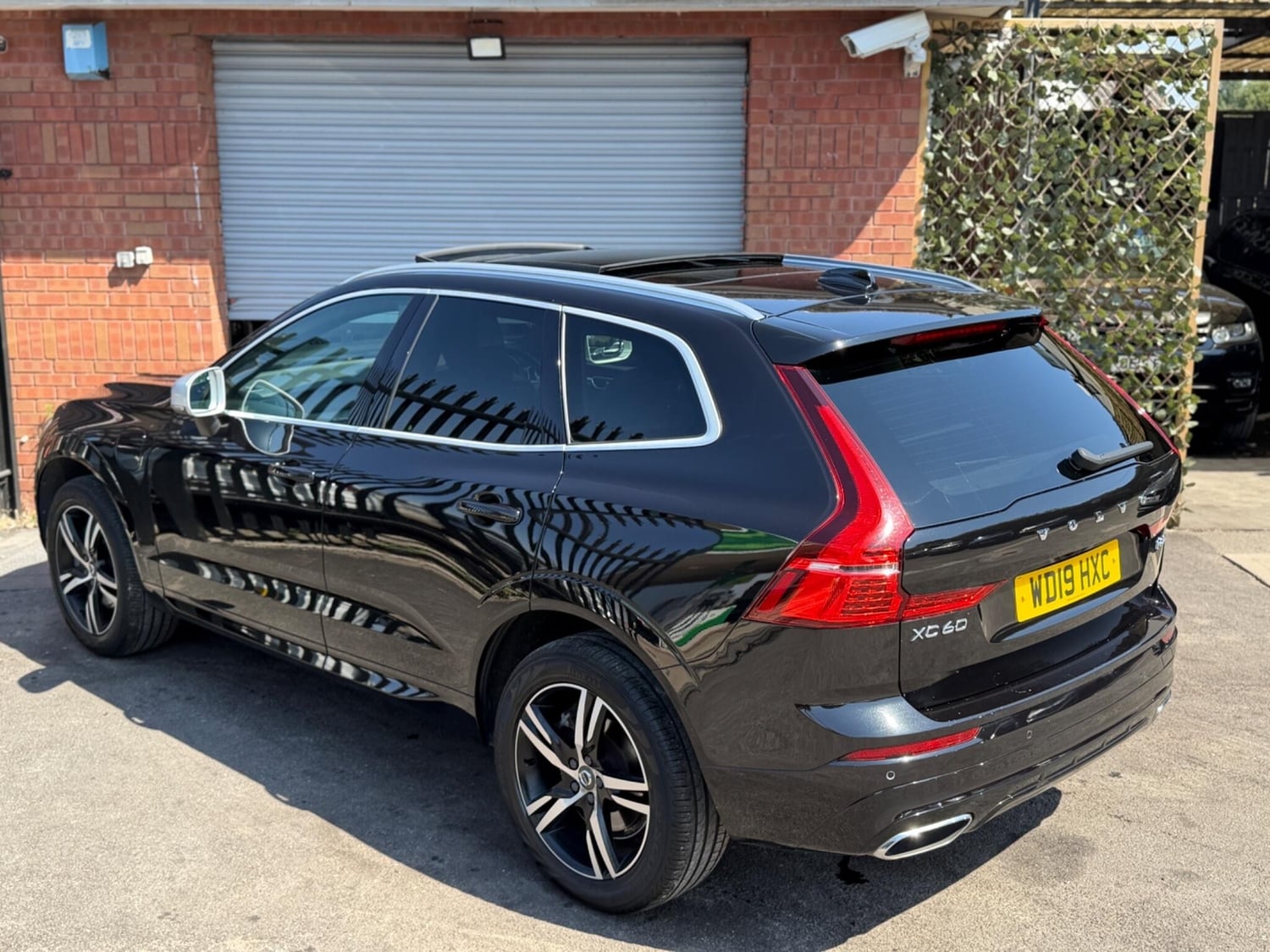 Volvo XC60 2019 - Cars in Swindon