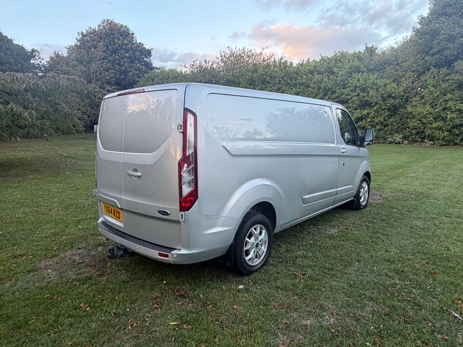 [ berth ]Ford Transit Custom