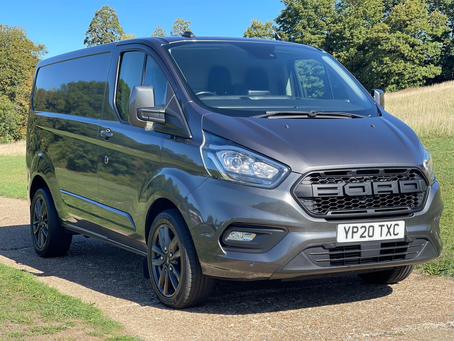 [ berth ]Ford Transit Custom