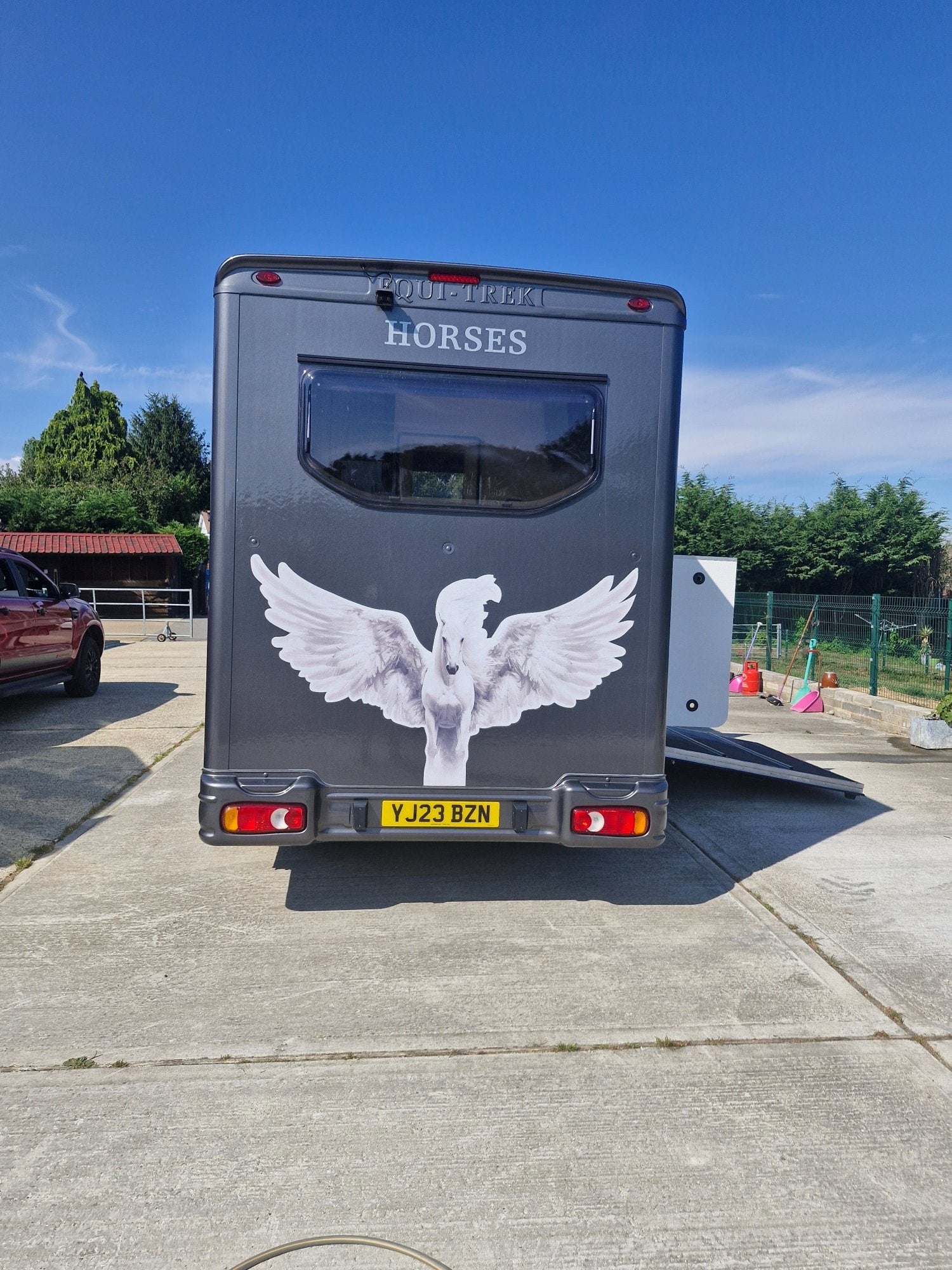 Equi-Trek Equinox Excel Peugeot Horsebox - Trailers & Horseboxes in Hockley