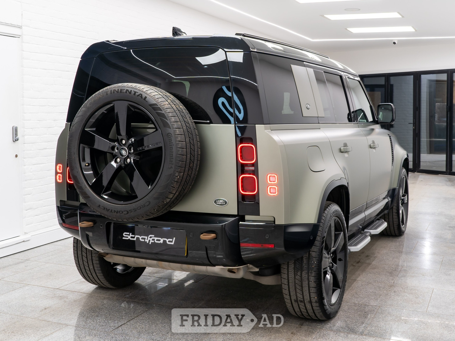 [ berth ]Land Rover Defender 110