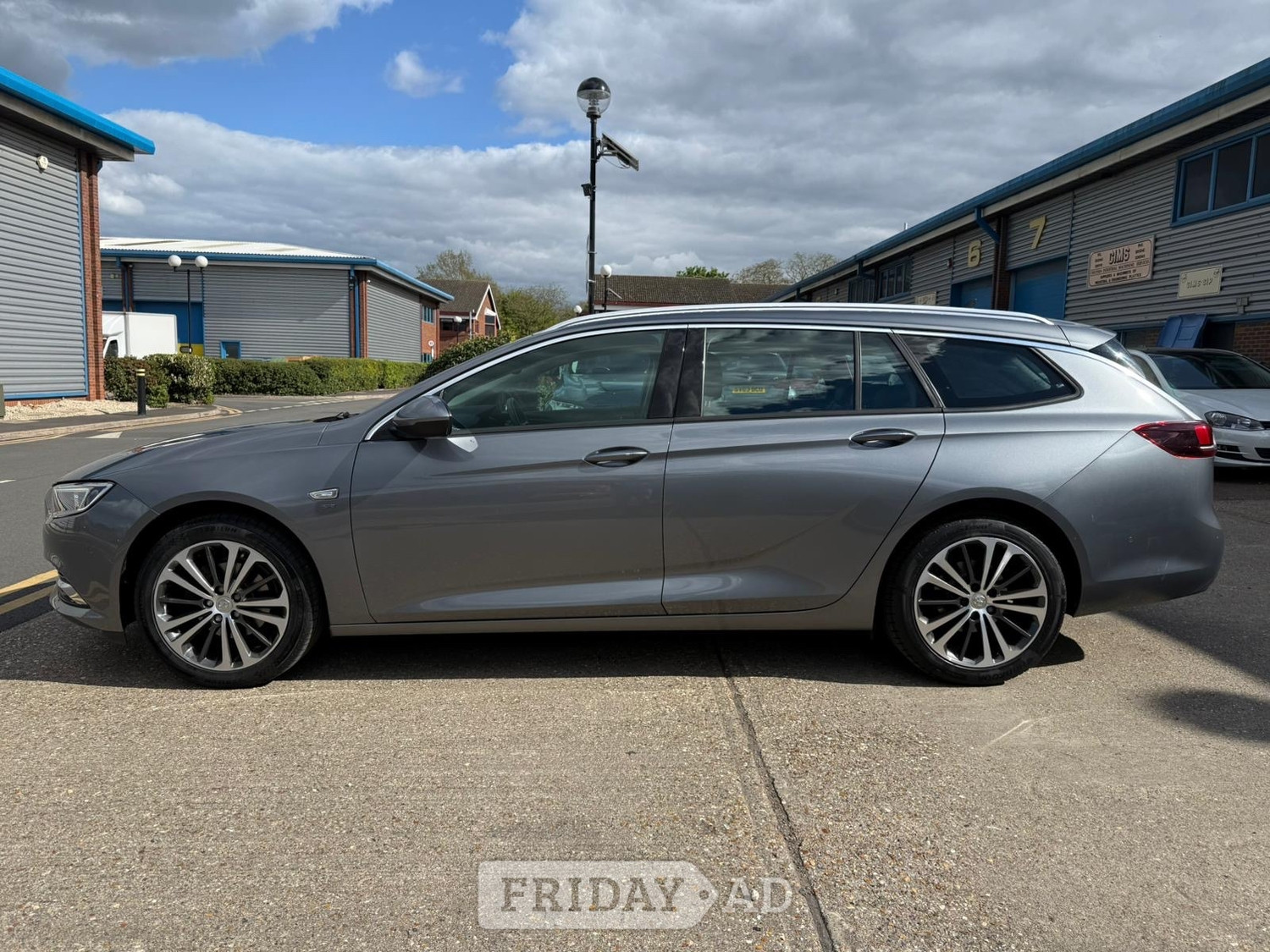 Vauxhall Insignia 2018 - Cars in Bedford