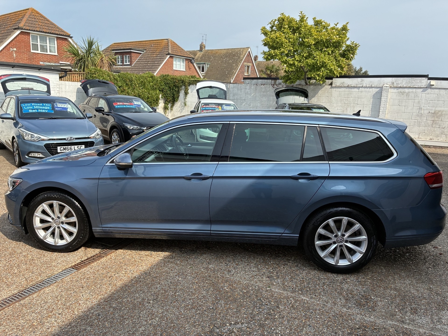 Volkswagen Passat 2017 - Cars in Pevensey