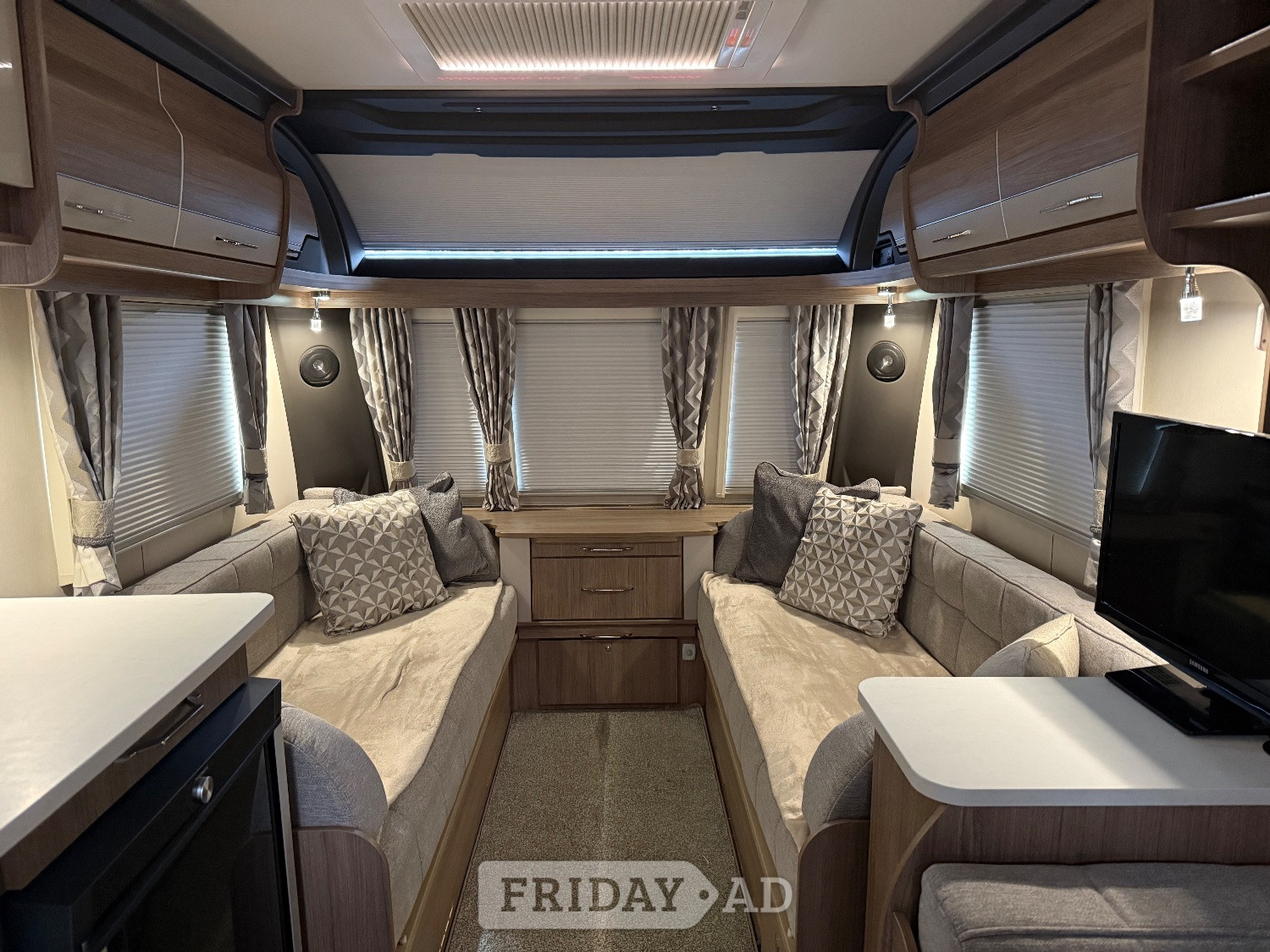 Coachman VIP 520 2022 - Motorhomes & Caravans