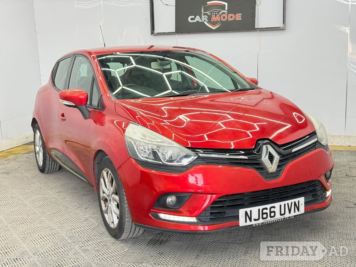 Renault Clio 2017 in Hillingdon