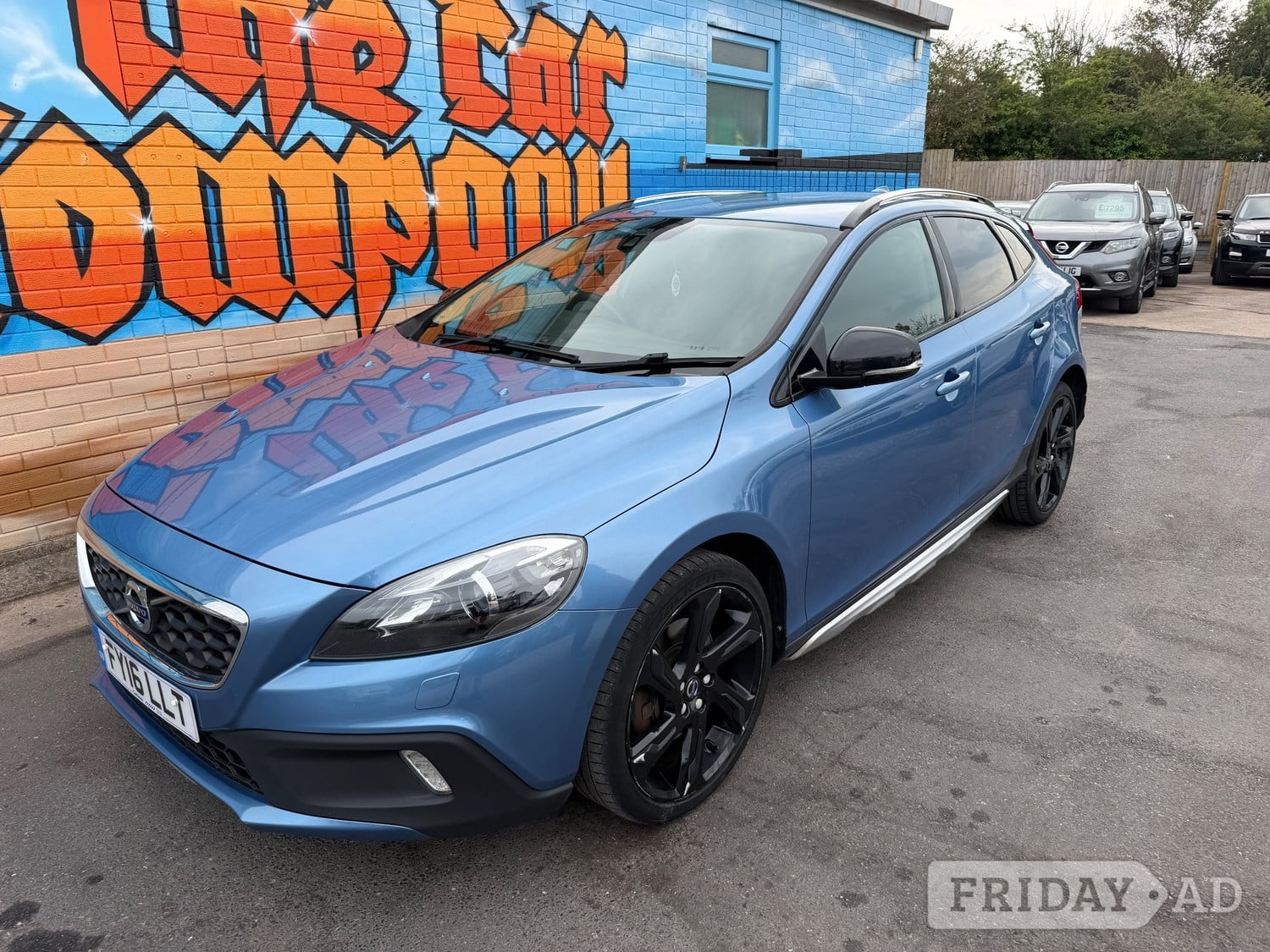 Volvo V40 Cross Country 2016 in Paignton
