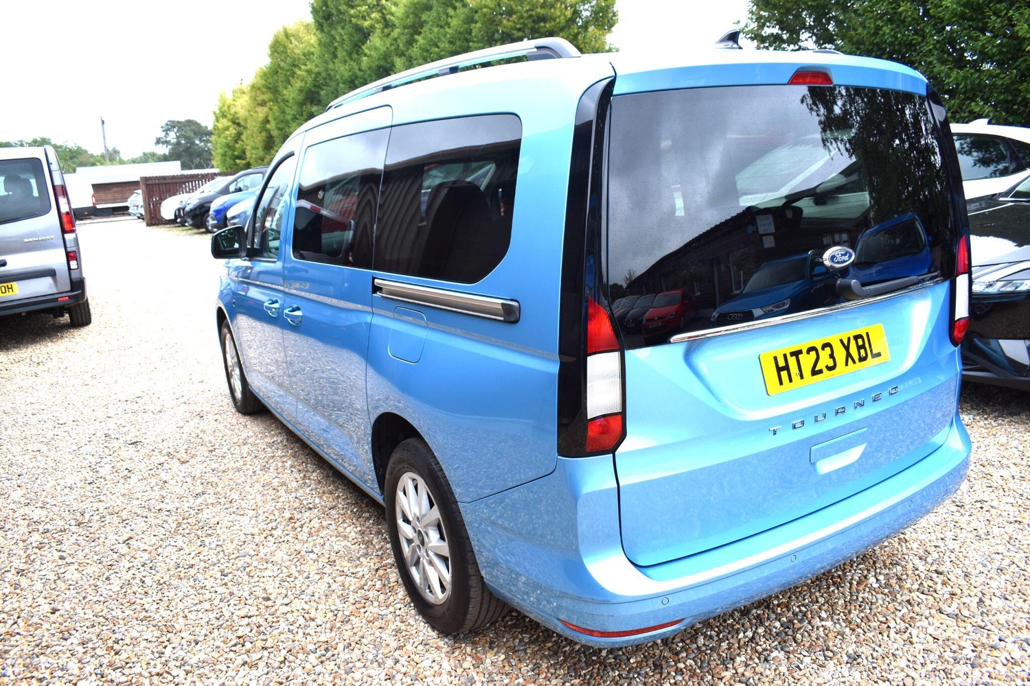 Ford Grand Tourneo Connect 2023 - Cars in Guildford