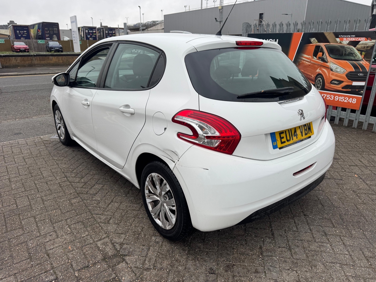 [ berth ]Peugeot 208