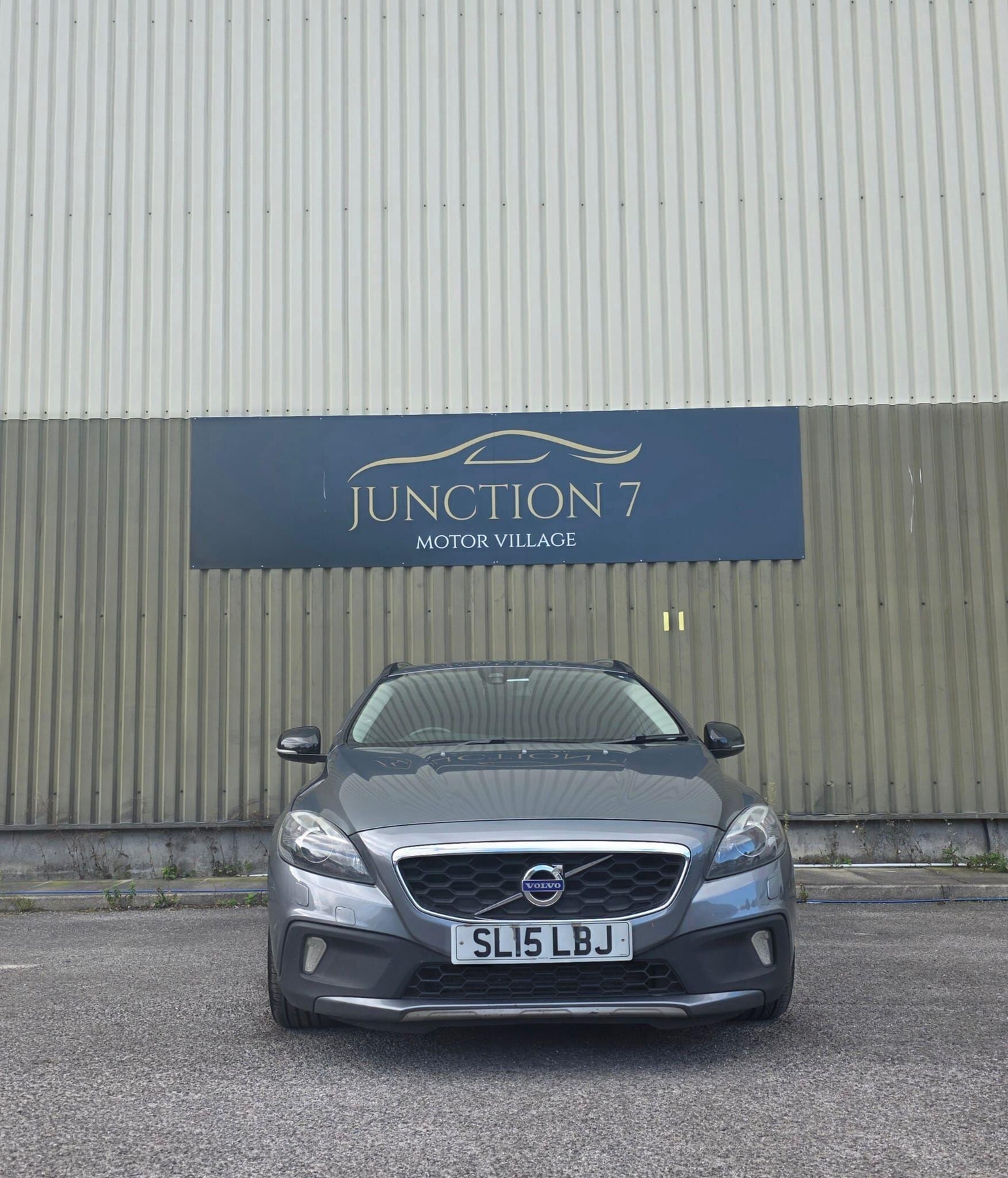 Volvo V40 Cross Country 2015 - Cars in Accrington