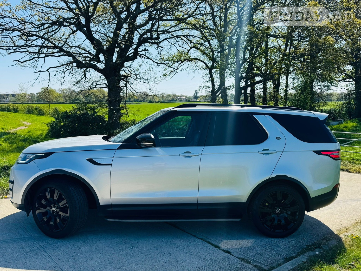 [ berth ]Land Rover Discovery