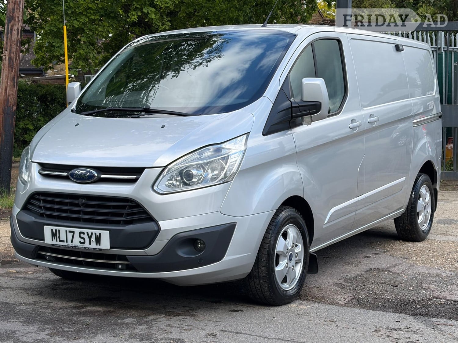 [ berth ]Ford Transit Custom