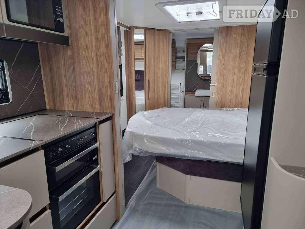 [4 berth ]Bailey Alicanto Grande Deluxe Evora