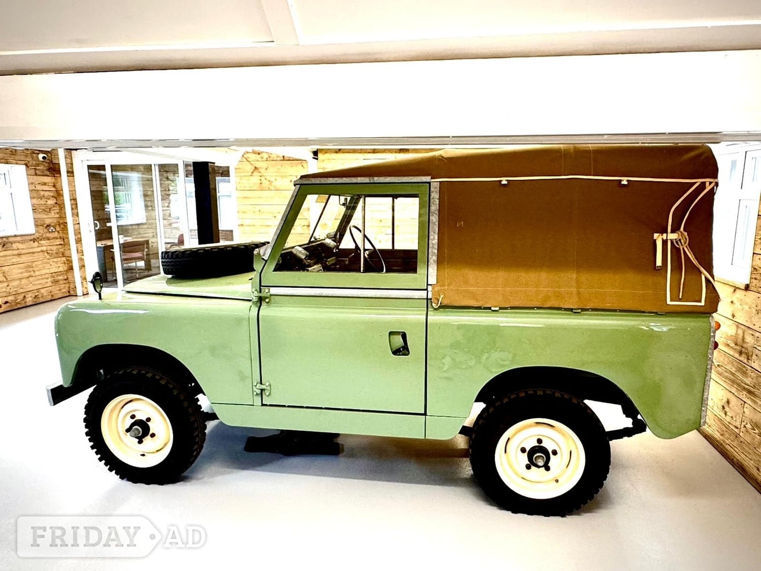 Land Rover Series IIA 1965 - Cars in Horley