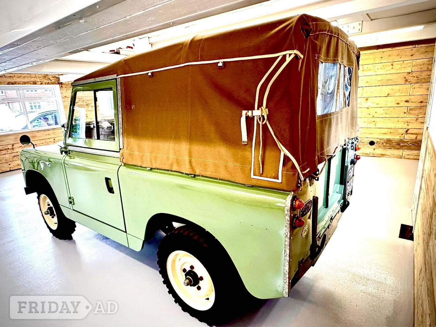 [ berth ]Land Rover Series IIA