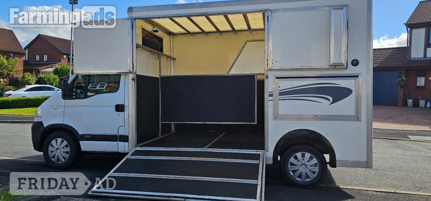 Vauxhall Horsebox Movano 3.5 tonne Trailer - Trailers & Horseboxes