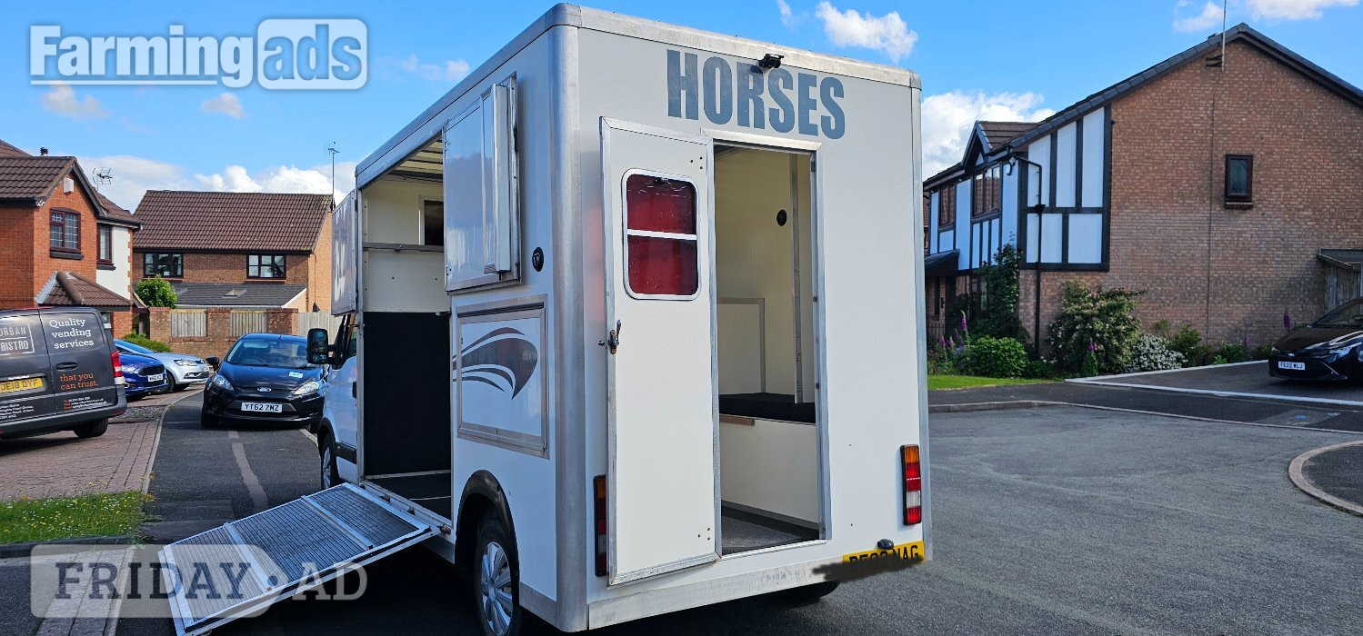 Vauxhall Horsebox Movano 3.5 tonne Trailer - Trailers & Horseboxes in Newcastle under Lyme