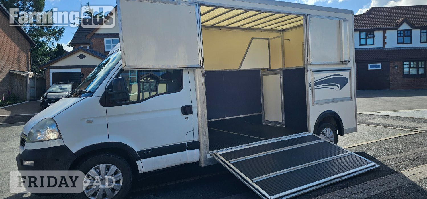 [ berth ]Vauxhall Horsebox 