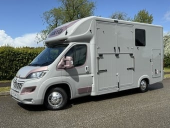 Foxy Weekender Citroen Relay Horsebox