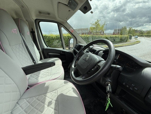Foxy Weekender Citroen Relay Horsebox - Trailers & Horseboxes